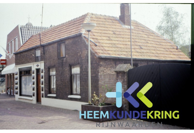 Coll. Gemeente Rijnwaarden Pand schoen maker Jeurissen Komstraat. Afgebroken (1)